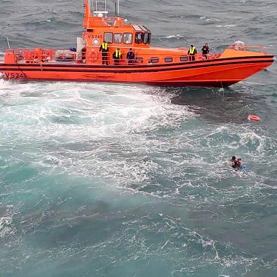 Sauvetage de deux personnes suite au renversement d'une embarcation pneumatique à Oran