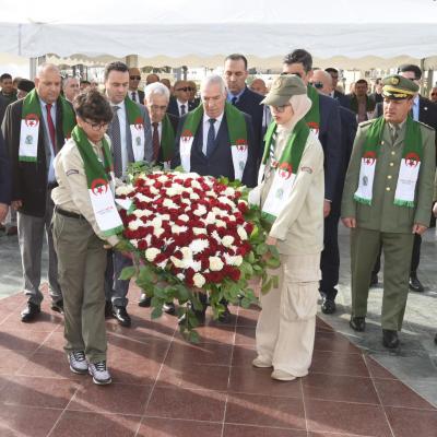 تاشريفت يشرف على مراسم إحياء الذكرى الـ64 لعيد النصر بساحة المقاومة  بالعاصمة