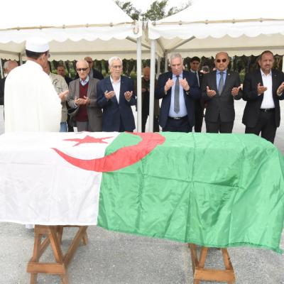 جثمان المجاهدة الراحلة فيفي شنة يوارى الثرى بمقبرة العالية