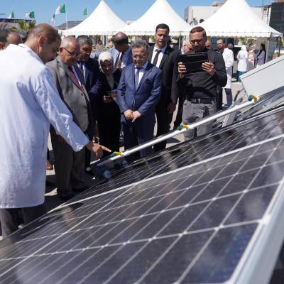 وزير التعليم العالي و البحث العلمي يزور وحدة تنمية الأجهزة الشمسية  ببواسماعيل 