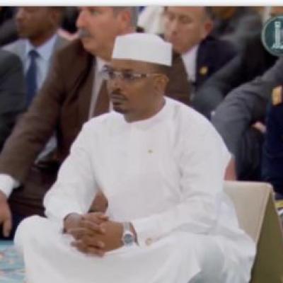 الرئيس التشادي يؤدي صلاة الجمعة بجامع الجزائر