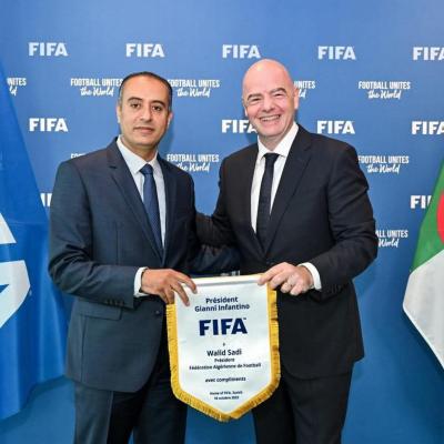 Le président de la FIFA entame une visite de travail en Algérie 