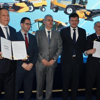 Le ministre de l'Agriculture préside la cérémonie de signature d’un accord de partenariat pour l’acquisition de matériel agricole local