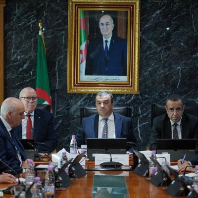 تنسيق بين قطاعات المحروقات والصناعة والطاقة