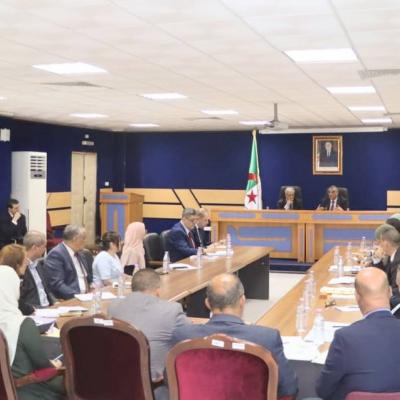 أشغال عمومية: السيد جلاوي يجتمع بمدراء القطاع لولايات الوسط
