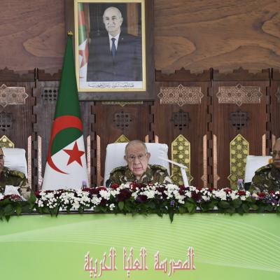 الفريق أول السعيد شنڨريحة، الوزير المنتدب لدى وزير الدفاع الوطني، رئيس أركان الجيش الوطني الشعبي، يشرف على مراسم التنصيب الرسمي لمدير المدرسة العليا الحربية الجديد
