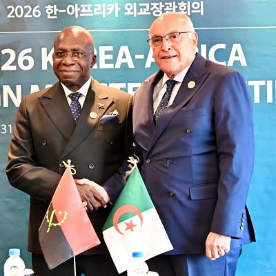 السيد عطاف يجري بسيول محادثات مع نظيره الأنغولي