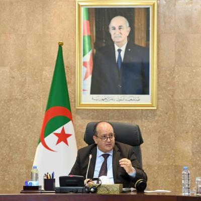 Sifi Ghrieb préside une réunion du conseil interministériel pour mettre en place le système national de contrôle des marchandises aux frontières  