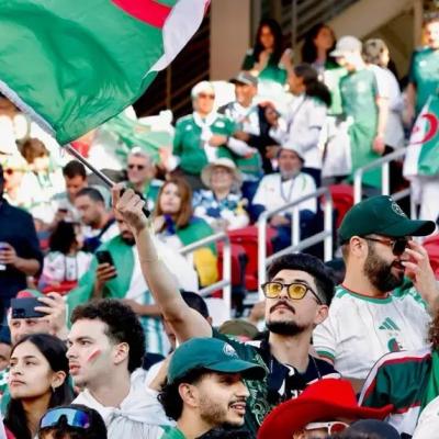 الدعم الجماهيري اللافت الذي حظي به المنتخب الوطني في مدينة لورانس