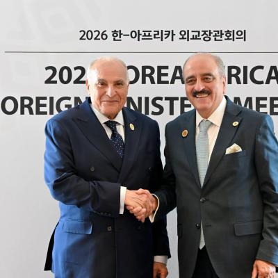 السيد عطاف يجري بسيول محادثات ثنائية مع نظيره التونسي