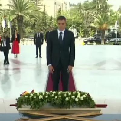 رئيس حكومة إسبانيا يضع إكليلا من الزهور أمام النصب التذكاري المخلد لشهداء  الثورة التحريرية المجيدة