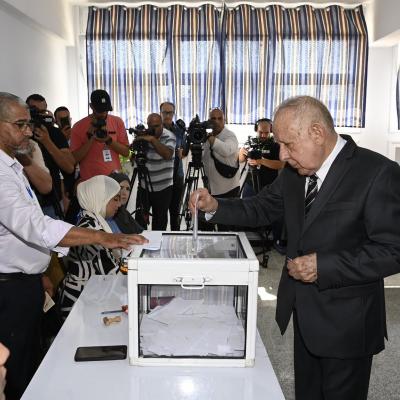 Le Général d'Armée Saïd Chanegriha accomplit son devoir électoral