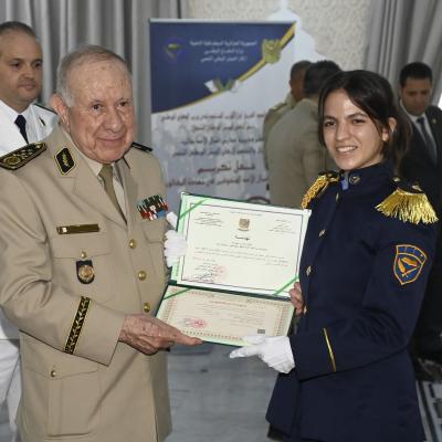 Le Général d'Armée Chanegriha honore les Cadets de la nation lauréats du baccalauréat