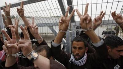 أسرى فلسطينيون داخل سجون الاحتلال