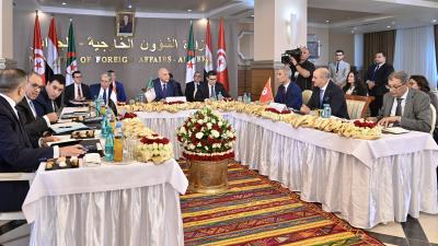 اجتماع ثلاثي