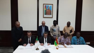 التوقيع على محضر مباحثات في مجالات المحروقات والطاقة والمناجم والتكوين بين الجزائر و بوركينا فاسو