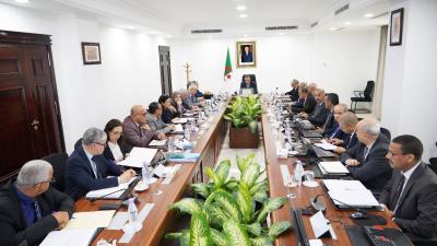 طاقة: السيد عجال يترأس اجتماعا لمتابعة تقدم مشاريع مجمع سونلغاز