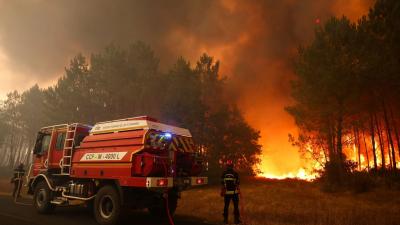 Les gigantesques incendies en France et en Espagne hors de contrôle, plus de 300.000 réfugiés du feu