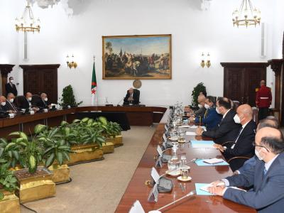 Le Président Tebboune préside une séance de travail