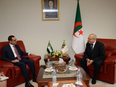وزير الاتصال يستقبل السفير الأردني بالجزائر