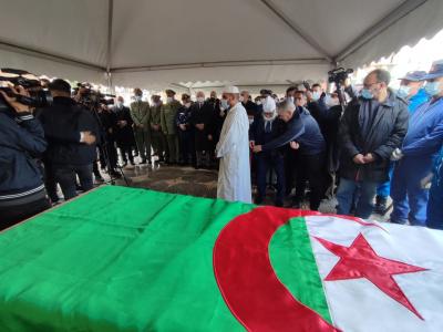 جنازة المجاهد الراحل عثمان بلوزداد 
