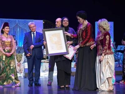 عازفة الكمان للموسيقى الأندلسية نسيمة حفاف