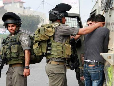 جنود الاحتلال الصهيوني يعتقلون شابا فلسطينيا