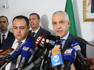 وزير النقل والرئيس المدير العام للجوية الجزائرية 