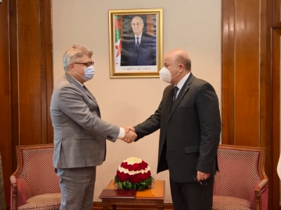 الوزير الأول يستقبل السفير الروسي بالجزائر  