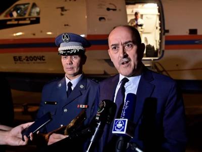 Le ministre de l'intérieur à l'accueil du Bombardier-B200 à l'aéroport d'Alger