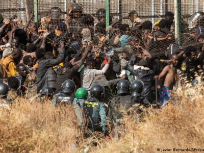 مقتل 18 مهاجرا افريقيا اثر استخدام الشرطة المغربية القوة المفرطة ضدهم