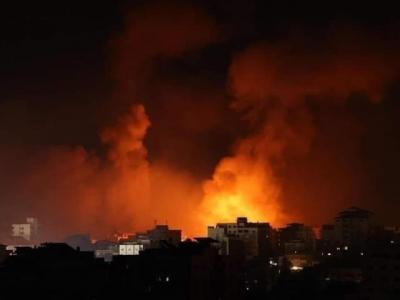 طائرات الكيان الصهيوني  تقصف موقعين في غزة