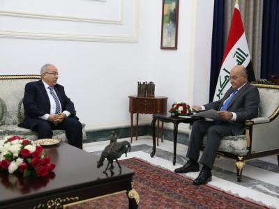 السيد لعمامرة يسلّم الرئيس العراقي رسالة خطية من الرئيس عبد المجيد تبون