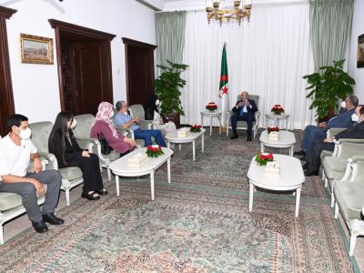 استقبال الرئيس للمتفوقتين في بكالوريا 2022