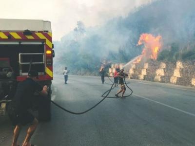 Les sapeurs pompiers luttent contre les incendies