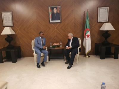 لعمامرة مع السفير الليبي الجديد 