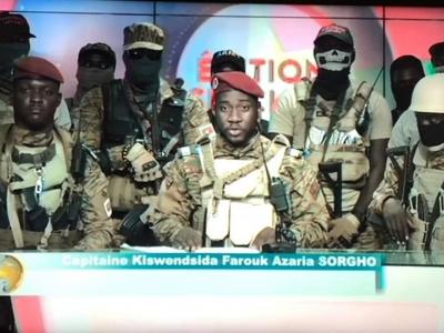 بوركينا فاسو : إقالة رئيس المجلس العسكري الحاكم  وإغلاق حدود البلاد