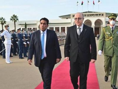 رئيس المجلس الرئاسي الليبي محمد المنفي والوزير الأول أيمن عبد الرحمان(يمين)