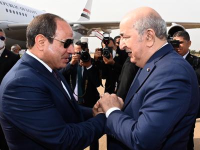 الرئيس تبون يستقبل الرئيس المصري 