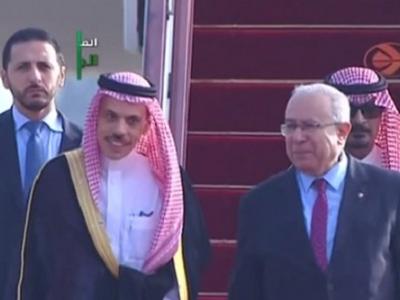 وزير الخارجية السعودي يحل بالجزائر للمشاركة في القمة العربية ممثلا للملك سلمان بن عبد العزيز آل سعود
