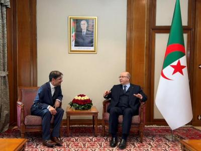 Le Premier ministre reçoit l'ambassadeur du Pakistan en Algérie