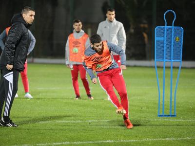 Equipe nationale de football des joueurs locaux