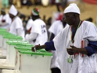 نيجيريا: الناخبون يدلون بأصواتهم في الانتخابات العامة