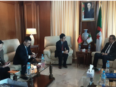وزير الطاقة والمناجم محمد عرقاب يتباحث مع السفير الصيني