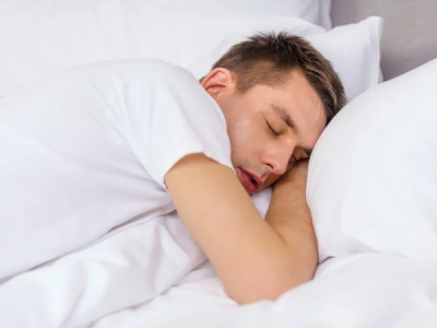 توقف التنفس أثناء النوم مرتبط بضعف العظام والأسنان