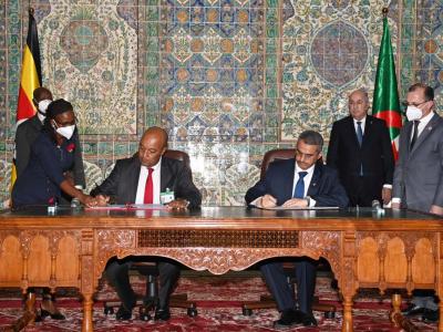 Algérie-Ouganda : signature de deux accords et cinq mémorandums d'entente
