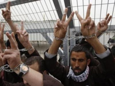 أسرى فلسطينيون داخل سجون الاحتلال 