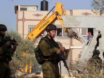 فلسطين: الاحتلال يخطر بهدم سكنات