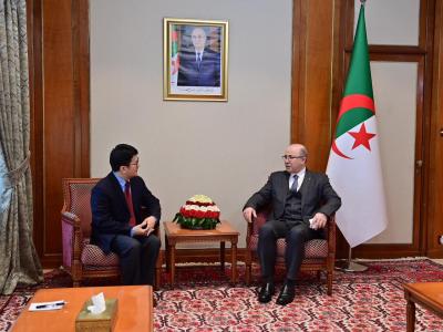 الوزير الأول يبحث تعزيز التعاون الجزائر الصيني مع السفير لي جيان  