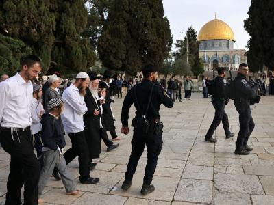Des dizaines de colons prennent d'assaut la mosquée Al-Aqsa